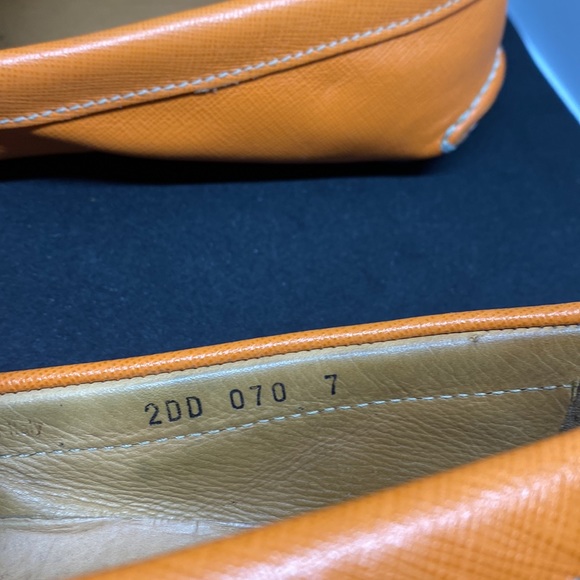 PRADA - Picture 7 of 9